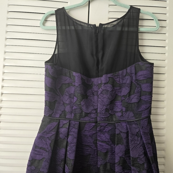 ADRIANNA PAPELL Purple Embossed Floral Round Neck Dress Size 8 - Picture 4 of 9